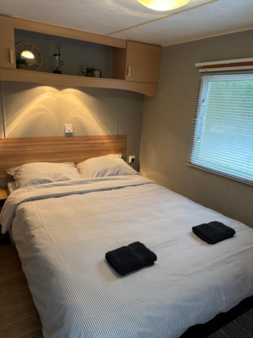 Master bedroom met tweepersoonsbed